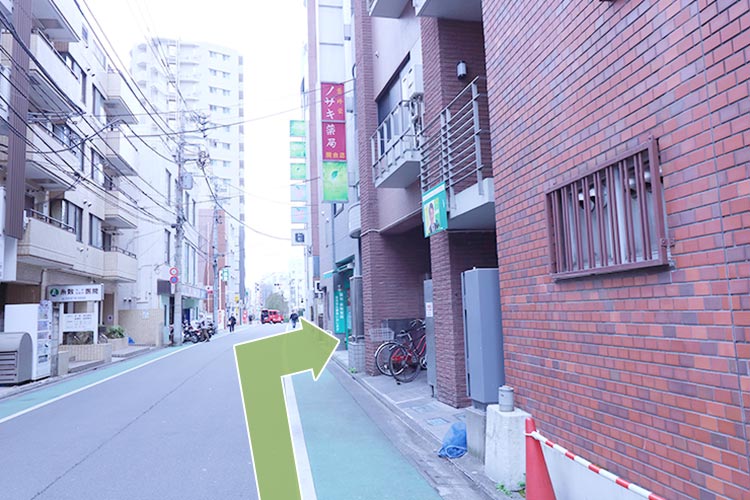 ６．右手に和田第２ビルがございます。